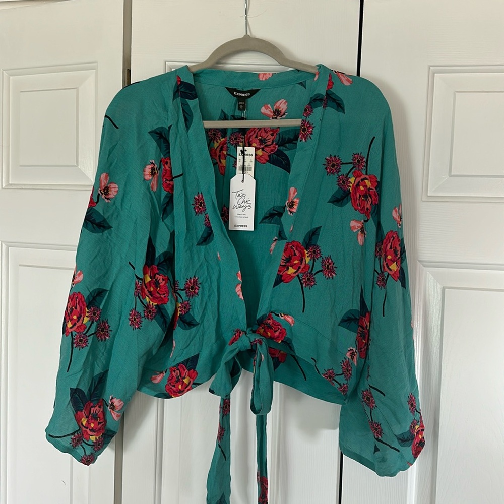 NWT Express Flower Wrap Top Size XL
